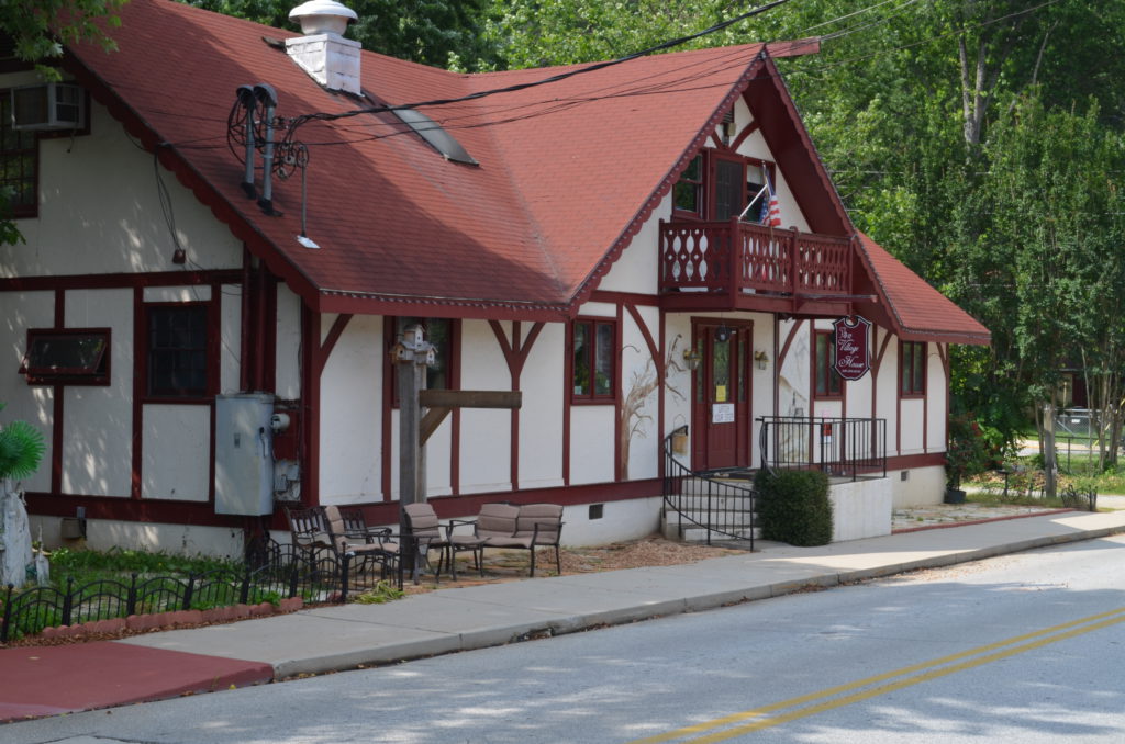 One of many empty businesses in Helen