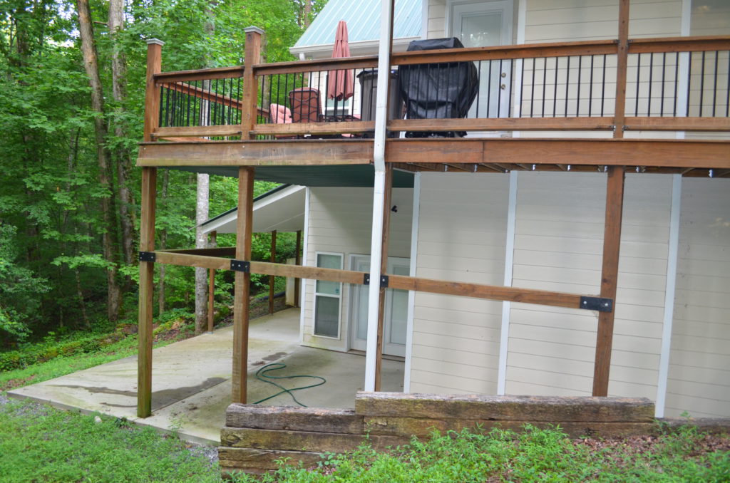 Deck/Side Yard